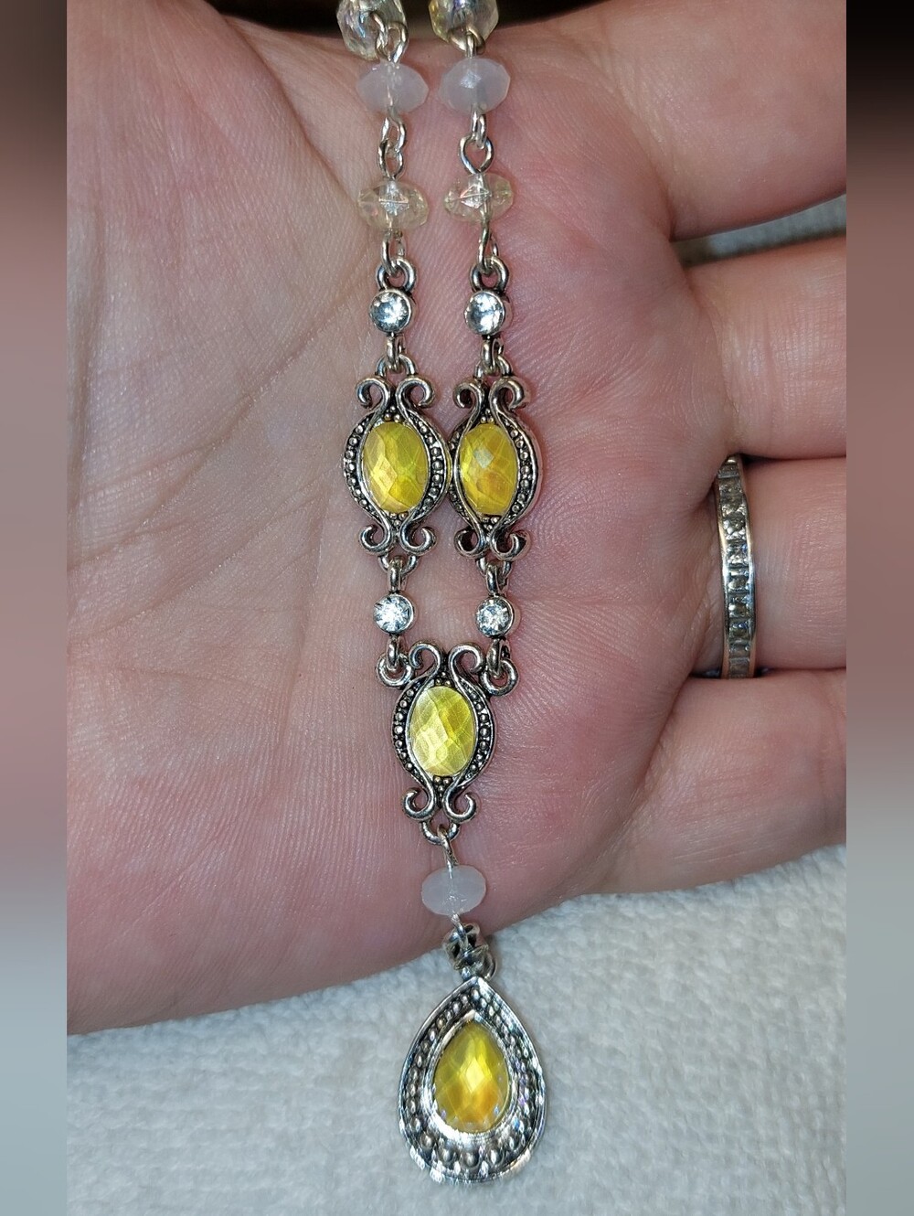 Vintage Avon Yellow y Necklace